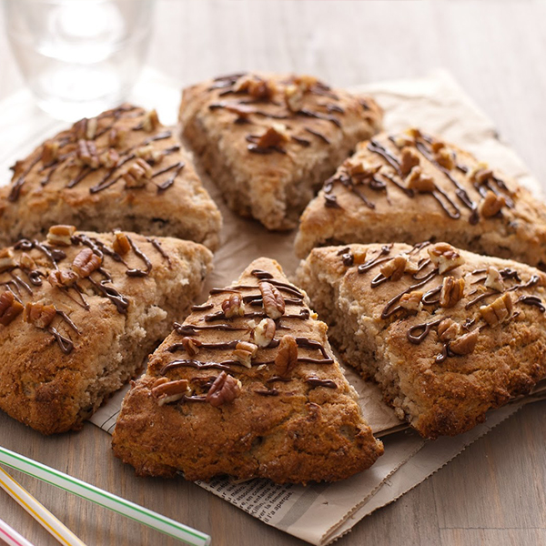 Scones à la farine de riz, aux bananes et aux noix de pécan