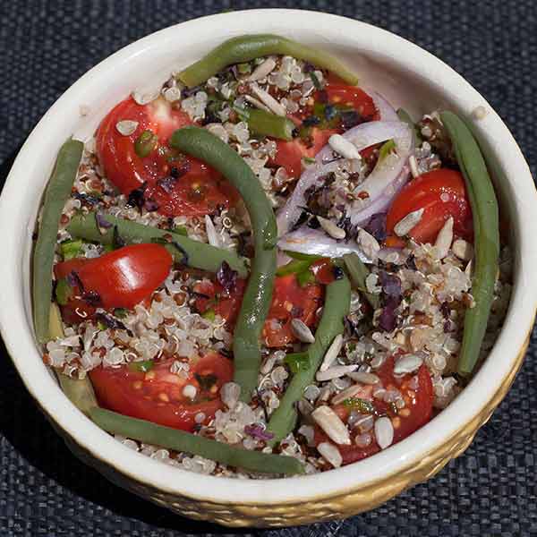 Taboulé de quinoa aux haricots verts, algues et tomates anciennes