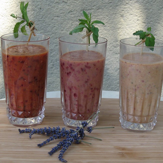 Smoothie pêche-cerise à l'amande et à la fleur d'oranger