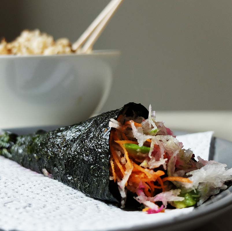 Cornets d'algue nori aux légumes râpés