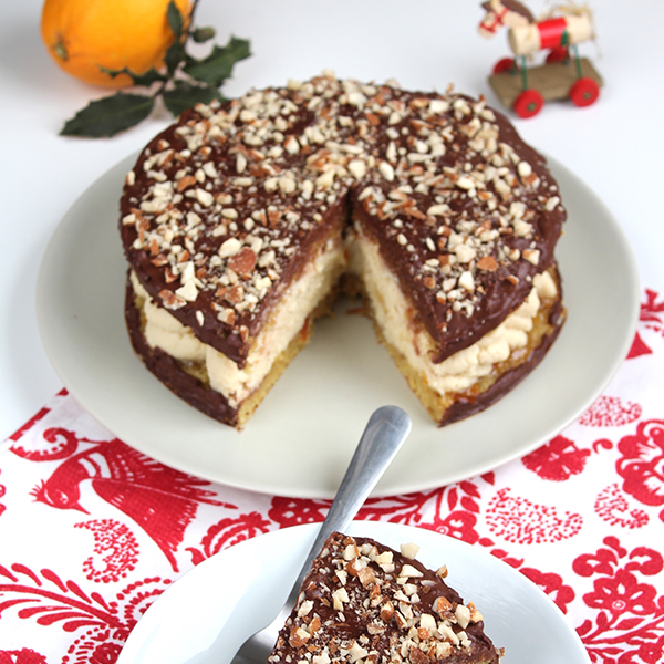 Gâteau à la crème à l'orange, génoise chocolat et amandes