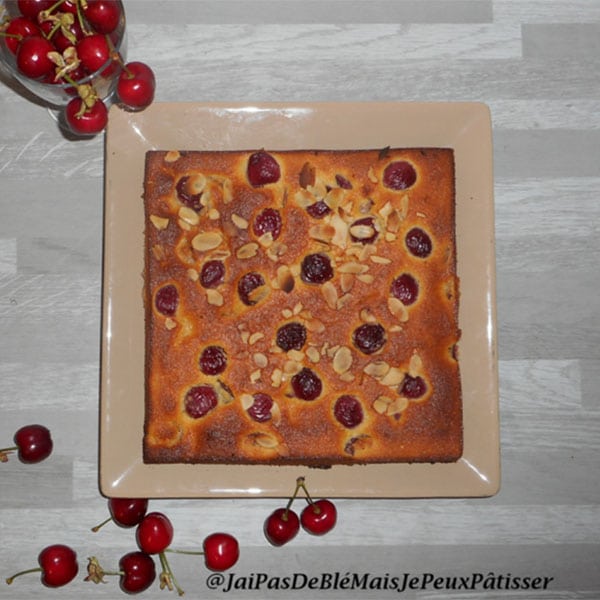 Gâteau moelleux cerises-amandes