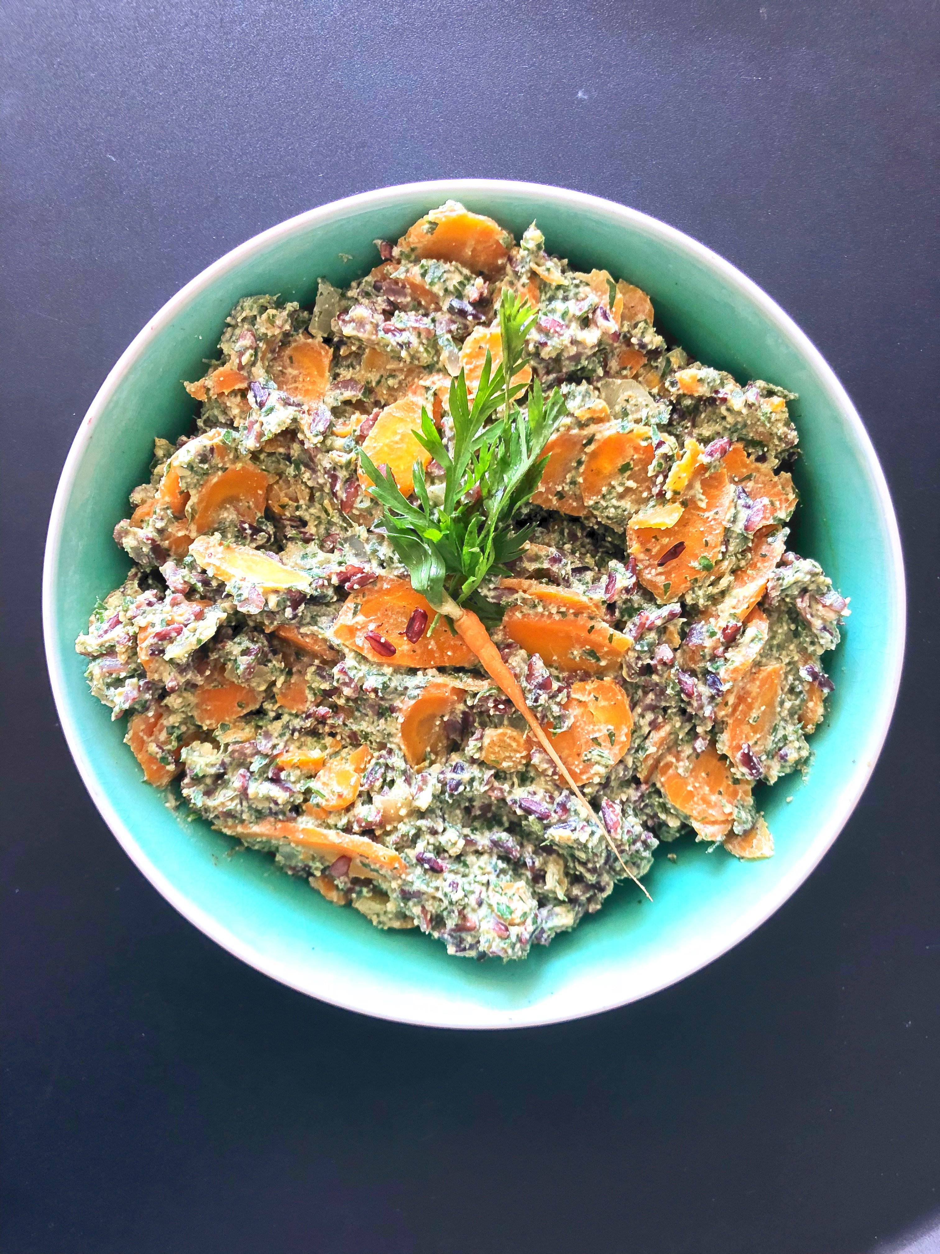 Risotto au riz noir, carotte et pesto de fane au tofu