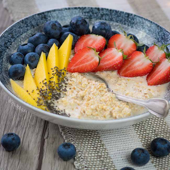 Overnight oat chia myrtilles fraises