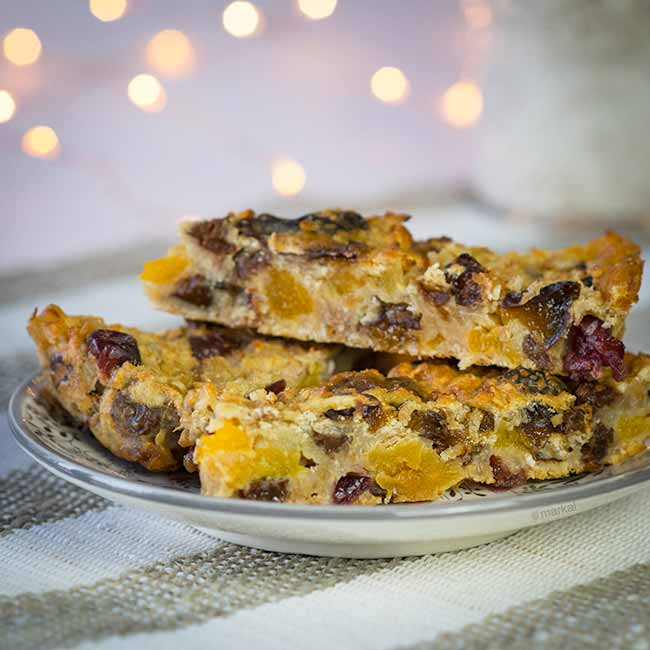 Gâteau du petit déjeuner à l'avoine et fruits secs