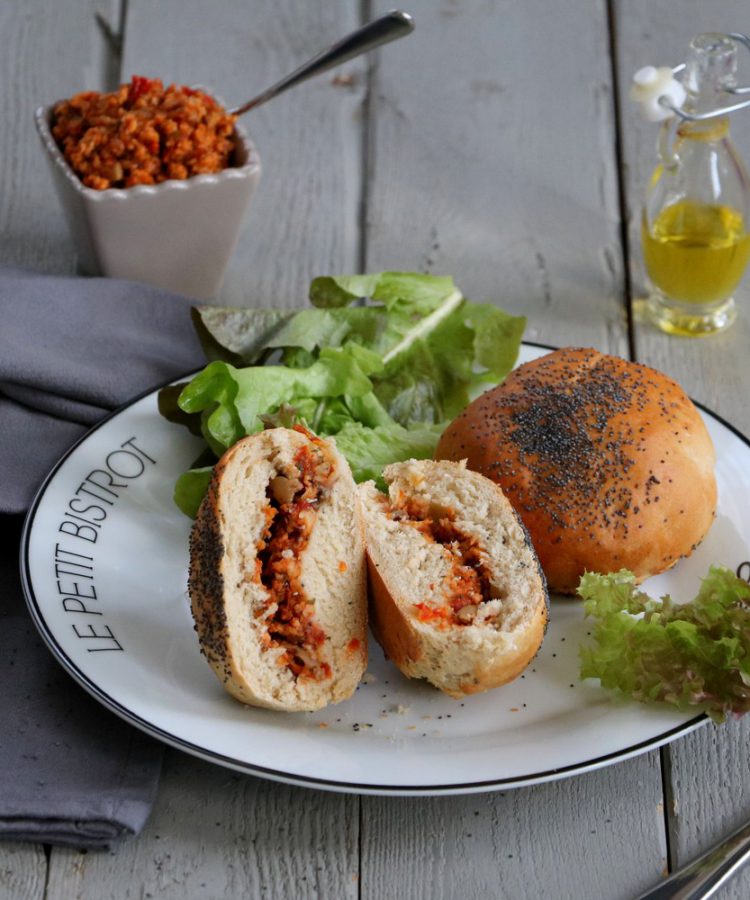 Buns farcis à la méditerranéenne et pleurotes