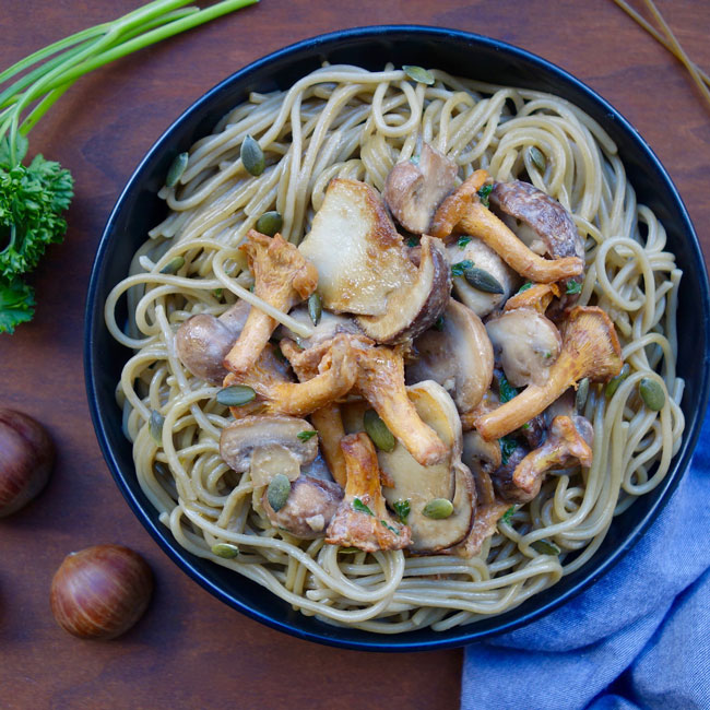 Poêlée de champignons et spaghettis au basilic