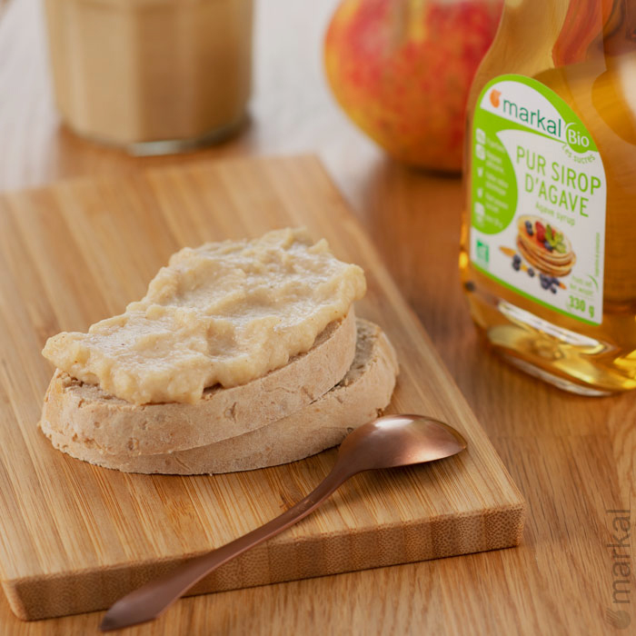 Beurre de pomme et pain de campagne