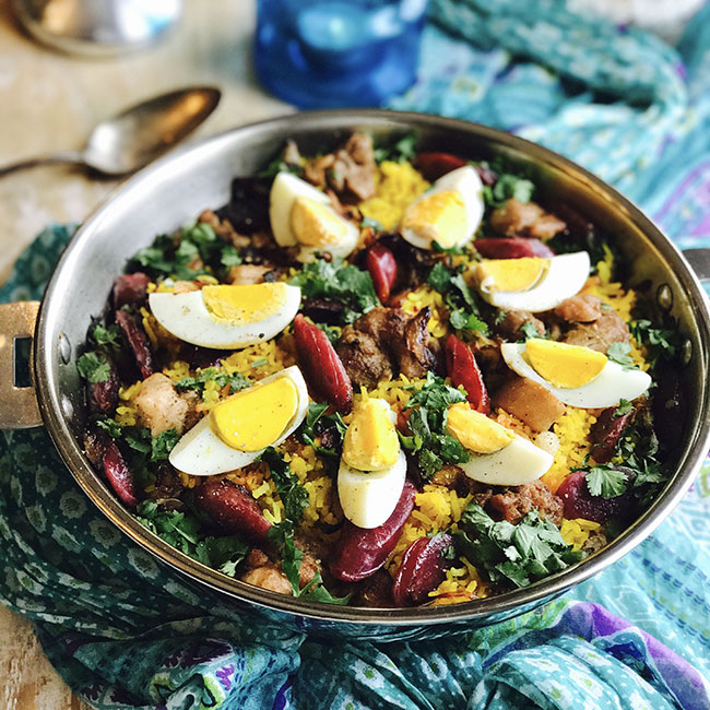 Riz Pulao au poulet, oeufs et saucisse chinoise