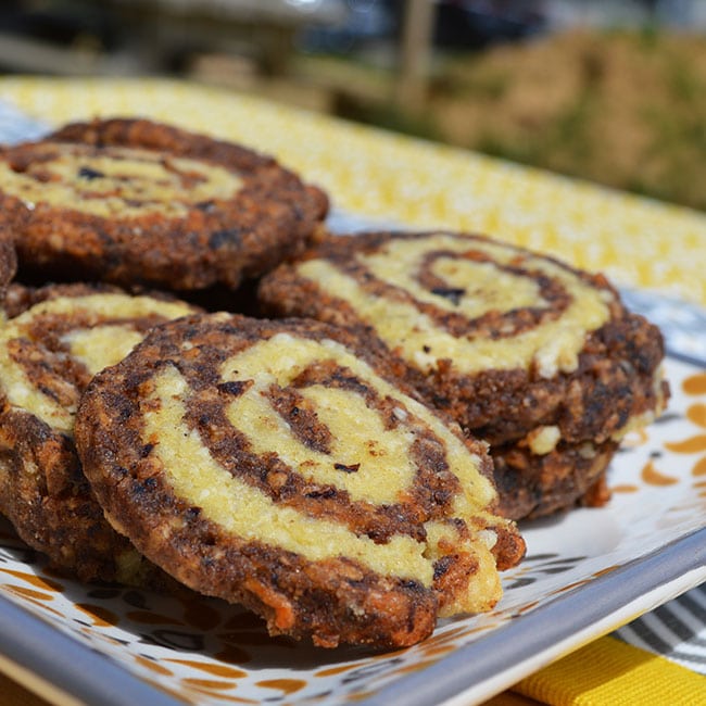 Spirales parmesan et tapenade à l'olive noire