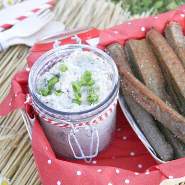 Tartinade de graines de tournesol à l'ail vert et ses frites de sarrasin