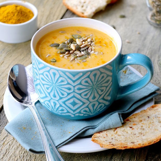 Soupe crémeuse de pois cassés aux carottes et navets boule d'or