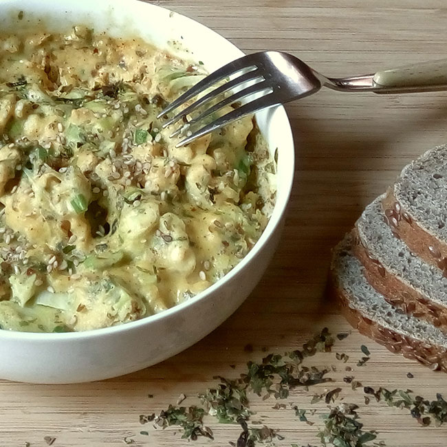 Brouillade d'oeuf vapeur, cébette et algues