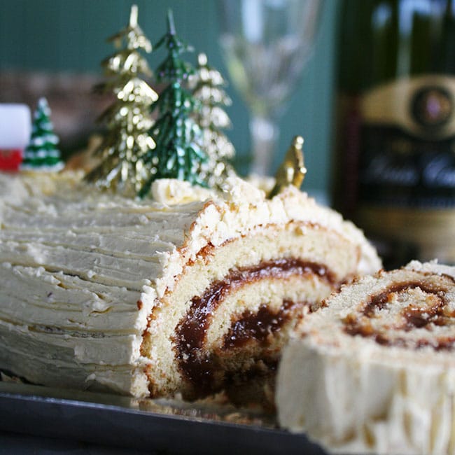 La bûche roulée traditionnelle à la crème au beurre