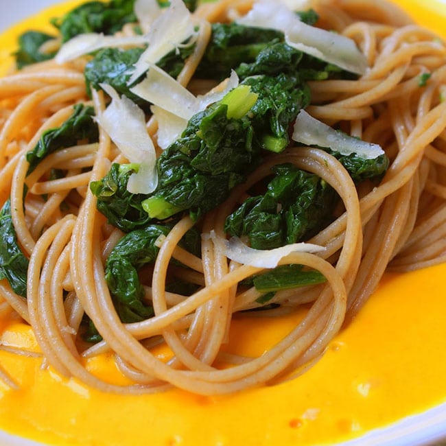 Spaghetti au chou cima di rapa et crème potimarron-coco