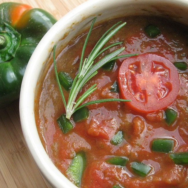 Moulinée de tomate poivron vert au romarin