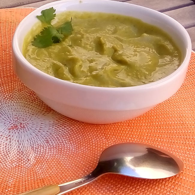 Velouté de petits pois à la coriandre et au gingembre, douceur d'amande