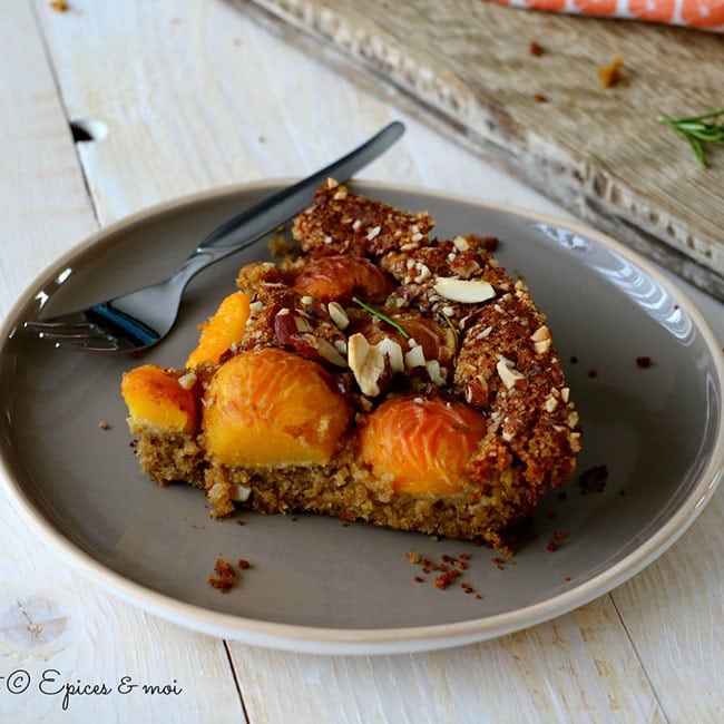 Gâteau de polenta aux abricots, à l'huile d'olive et fleur d'eau d'oranger