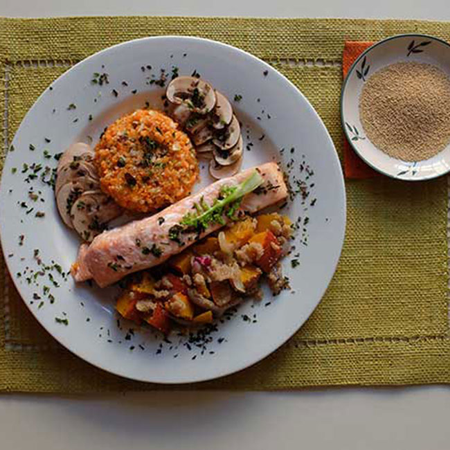 Tartare de carottes et fenouil, amarante au potimarron épicé et pavé de saumon