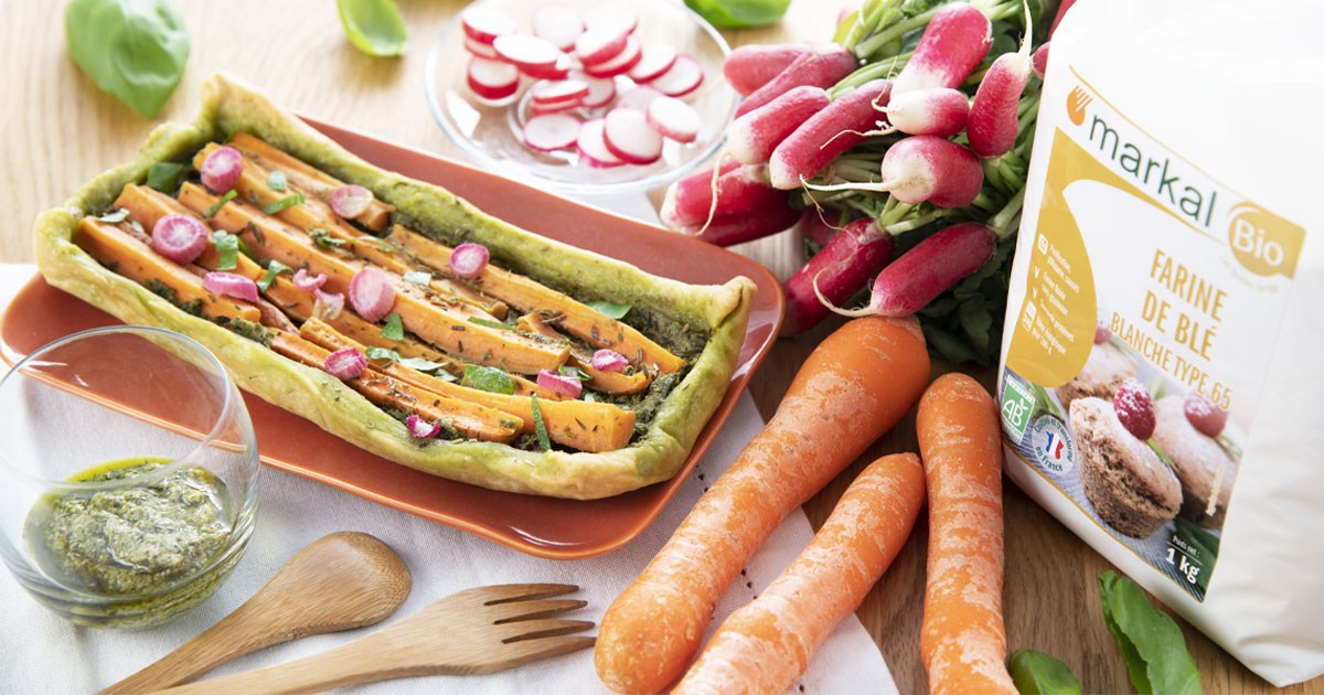 Tarte à la carotte, pesto et radis