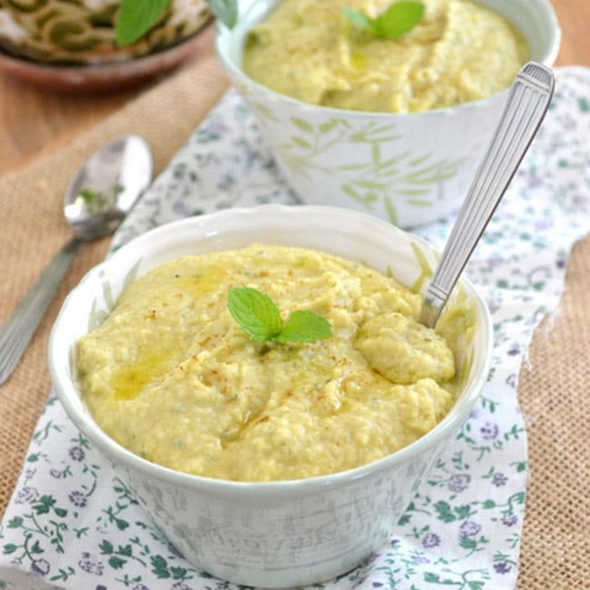 Purée de pois cassés verts et jaunes à l'oignon et à la menthe