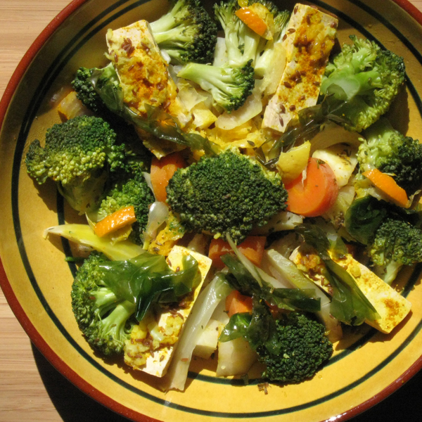 Bouquets de brocolis au tofu mariné, saveur de laitue de mer et parfum d'orange