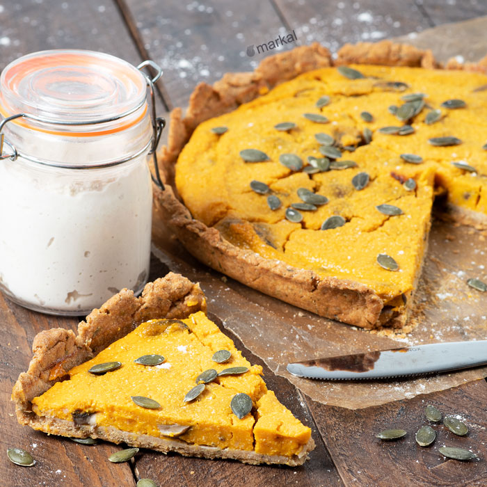 Tarte à la butternut, champignons et crème de cajou