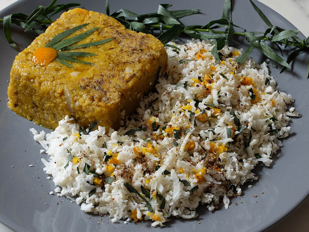 Pavé de millet à la courge et son râpé de chou-fleur à l'estragon