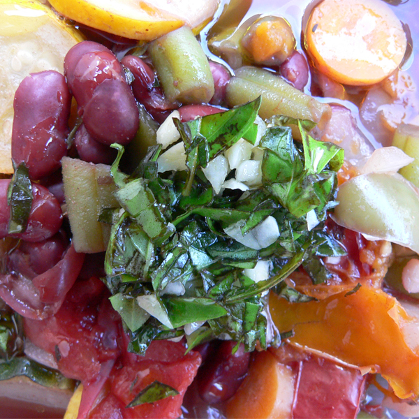 Soupe aux légumes d'été et azukis