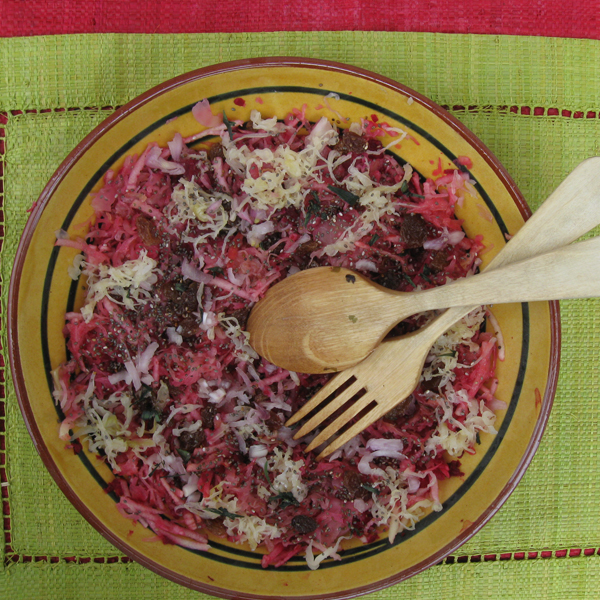 Betterave et choucroute crues à la pomme et à l'huile de pépins de courge