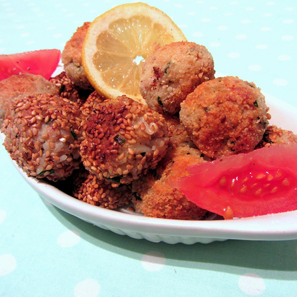 Croquettes thon et riz panées à la poudre d'amande et au sésame