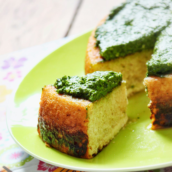 Gâteau de boulgour au chèvre frais et pesto de pousses d'épinard et noisettes