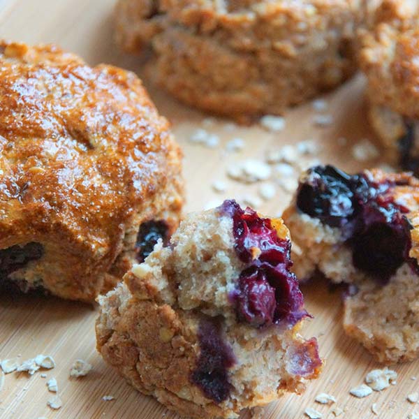 Scones à la farine intégrale, aux flocons d'avoine et myrtilles