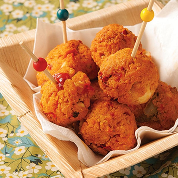 Boulettes de boulgour aux poivrons marinés et à la feta