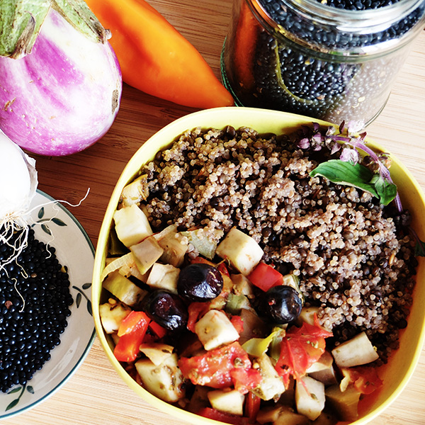 Duo de lentilles beluga et quinoa à la ratatouille au curry