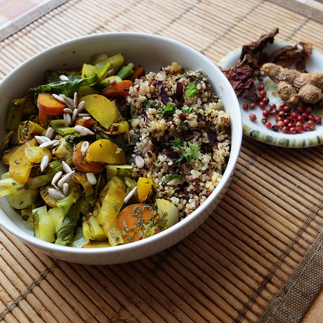 étouffée de poireaux, céleri et carottes sur duo de quinoa et lentilles corail