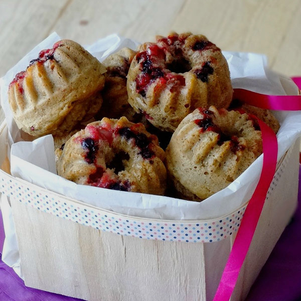 Mini bundt cake aux fruits rouges et au yaourt coco