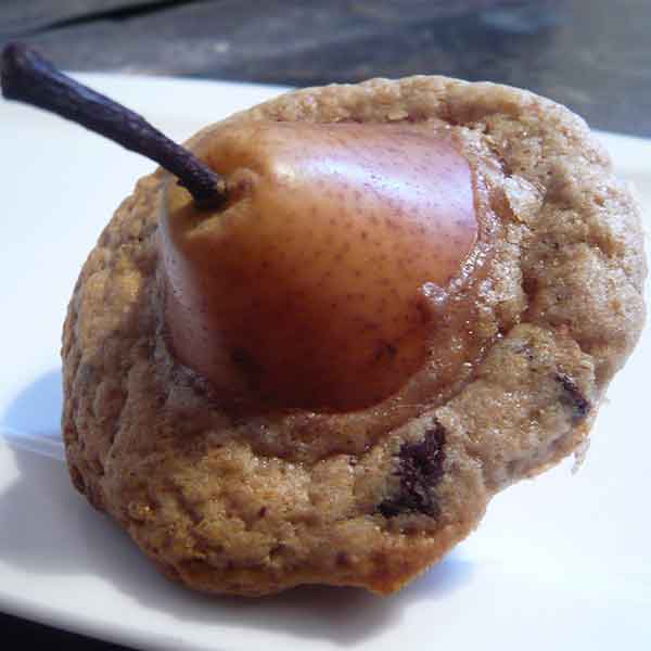 Poire enlacée par un muffin chocolaté