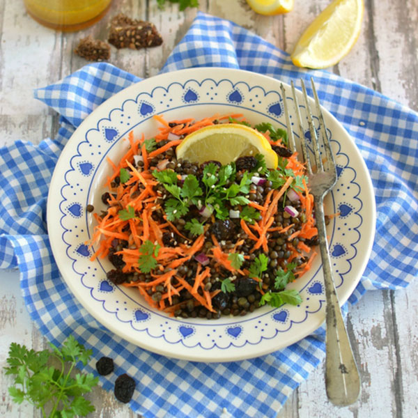 Salade de lentilles Beluga et carottes, vinaigrette au curry