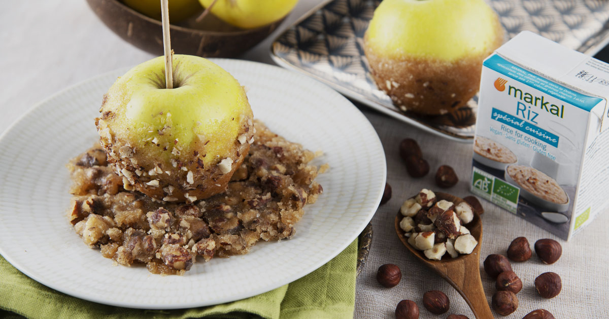 Pomme d'amour au caramel aux éclats de noisettes