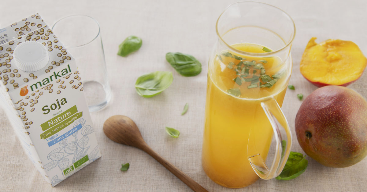 Boisson à la mangue et basilic