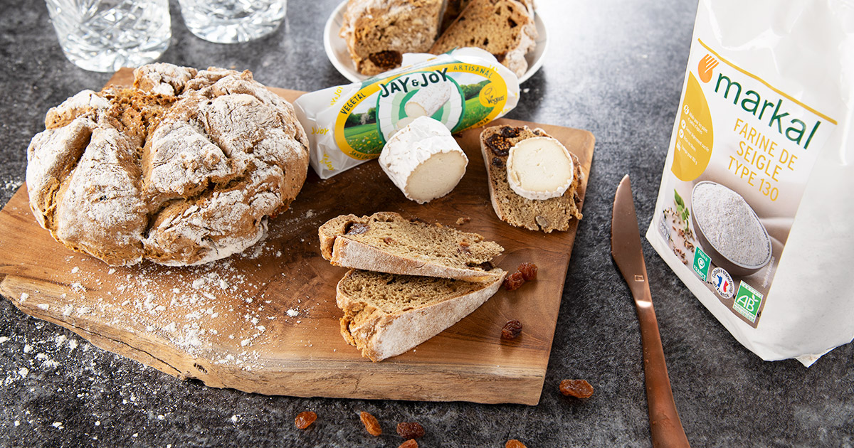 Soda bread vegan aux fruits secs et à la farine de seigle