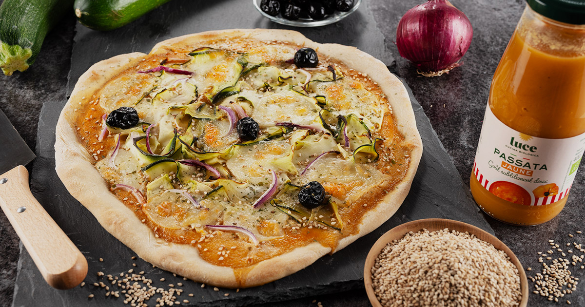 Pizza à la passata jaune et courgette