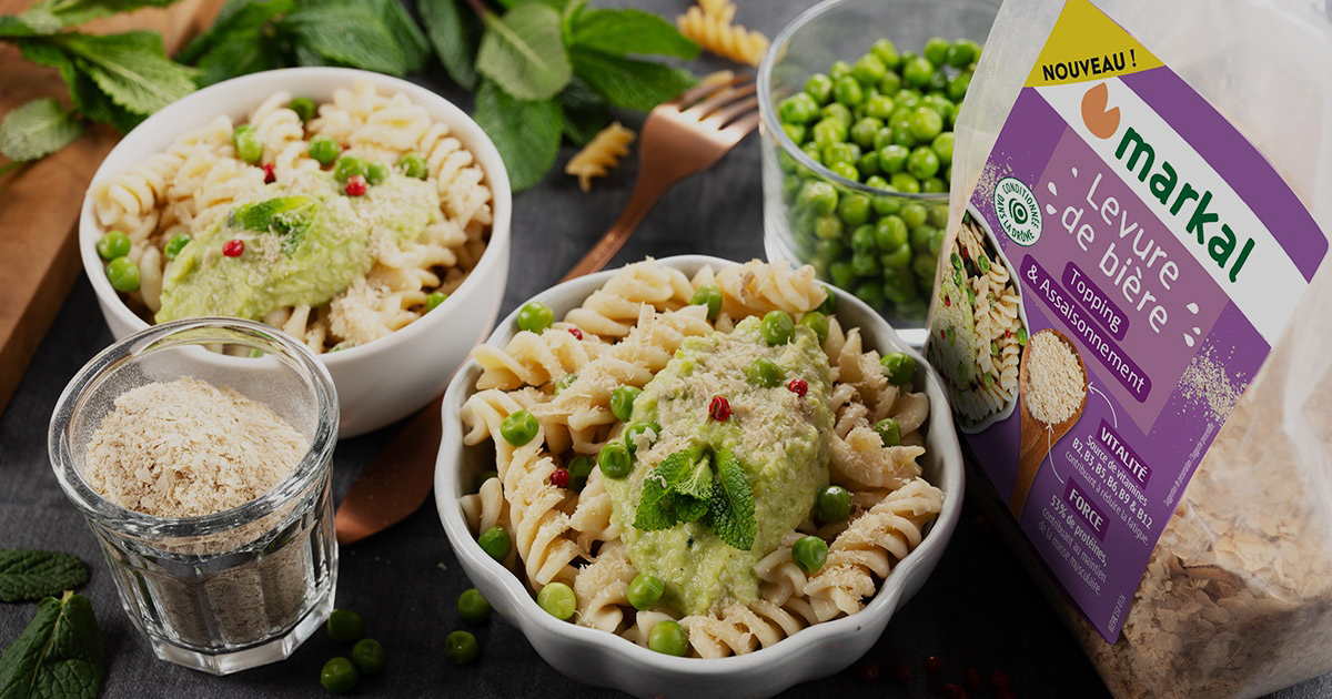 Pâtes crémeuses à la courgette et aux petits pois 